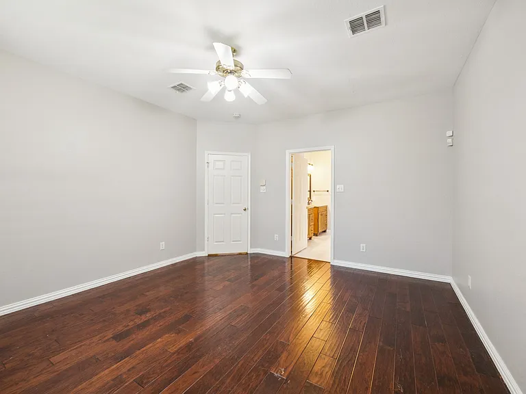3201 Kent Dr — Photo 9