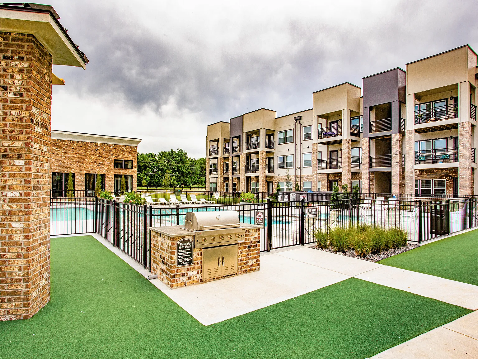Crown at Seven Oaks Apartment Homes — Photo 4