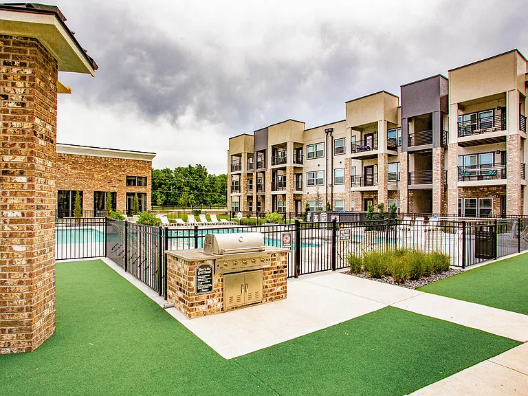 Crown at Seven Oaks Apartment Homes — Photo 4