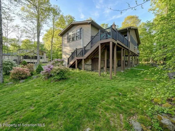 341 Packanack Dr, Clifton, PA 18424