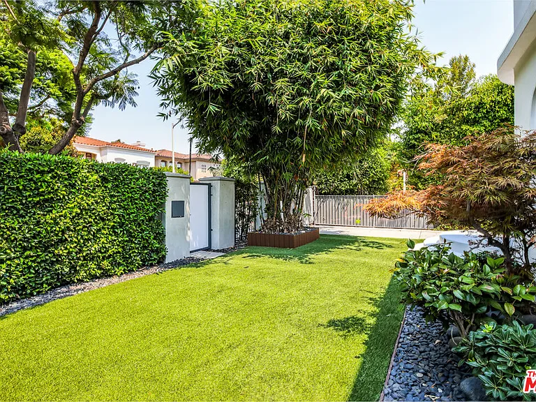 8718 Rosewood Ave — Photo 4