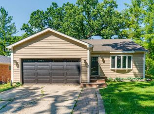 26829 N Circle Dr, Mundelein, IL