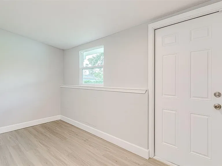 159 Avenue G SE — Photo 18