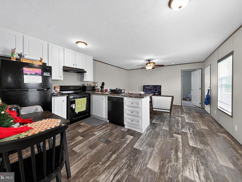 1st image of 128 Ash St #107