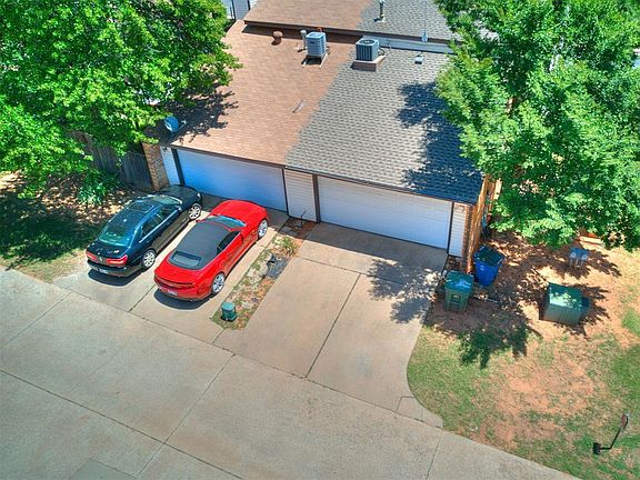 2nd image of 405 E Timberwind Rd