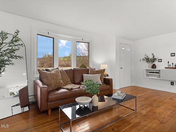 3rd image of 9 Reservoir Road