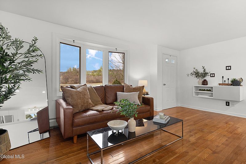 3rd image of 9 Reservoir Road