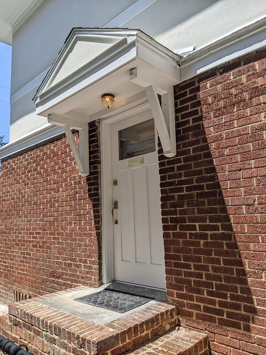 Main entry at the side of the building - 2807 College St