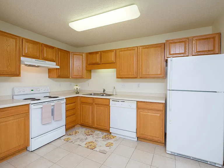 Pinehurst Apartments | 2 Bedroom Plan D | Kitchen