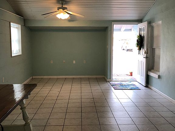 Family room unfurnished 