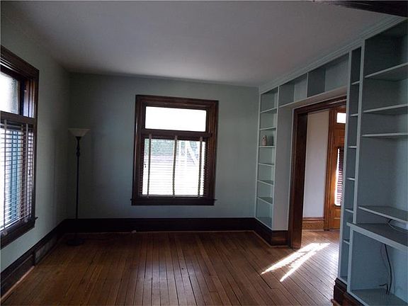 3rd image of 321 N Saint Clair St