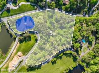 1140 Crestview Dr, Pigeon Forge, TN 37863