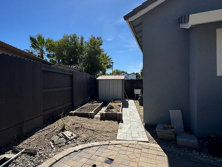 1370 Kerslake Cir — Photo 44