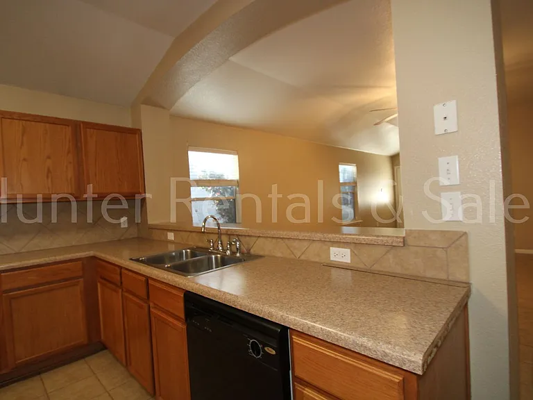 505 E Vega Ln — Photo 10