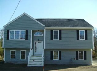 132 Middle Rd, Acushnet, MA 02743