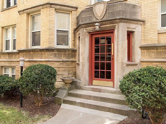 2nd image of 6811 N Lakewood Ave APT 3E