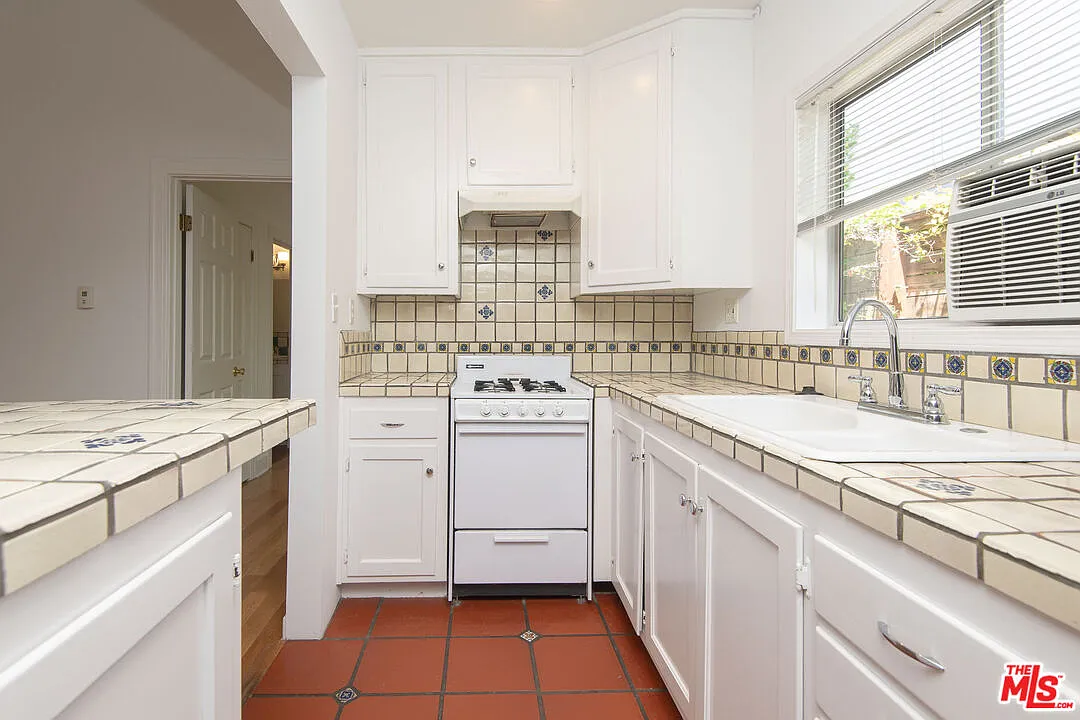 1 bed, 1.0 bath, 700 sqft, $2,495 — Photo 3