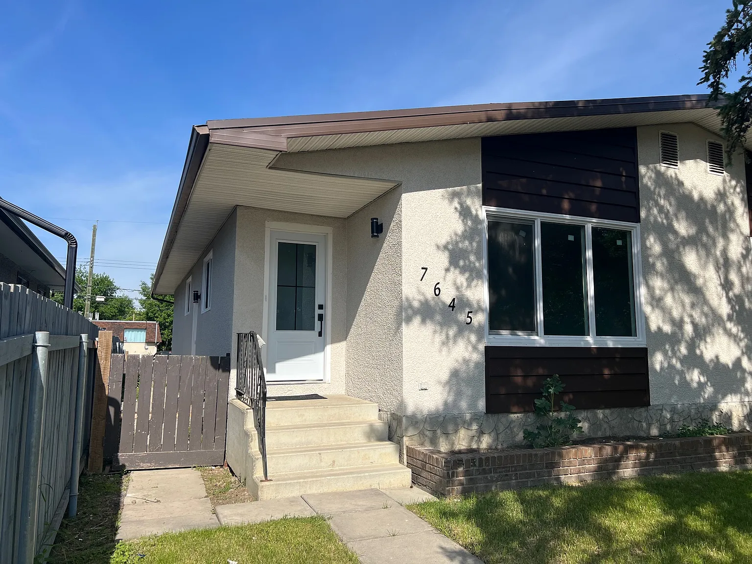 3 bed, 926 sqft, $1,750 — Photo 1