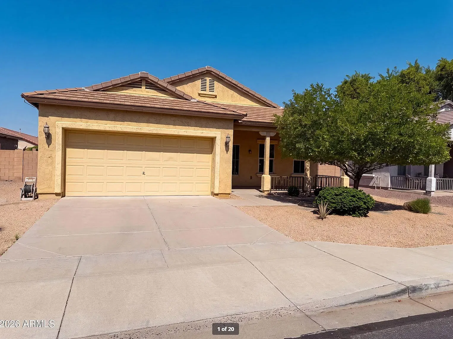 3 bed, 1915 sqft, $2,400 — Photo 1