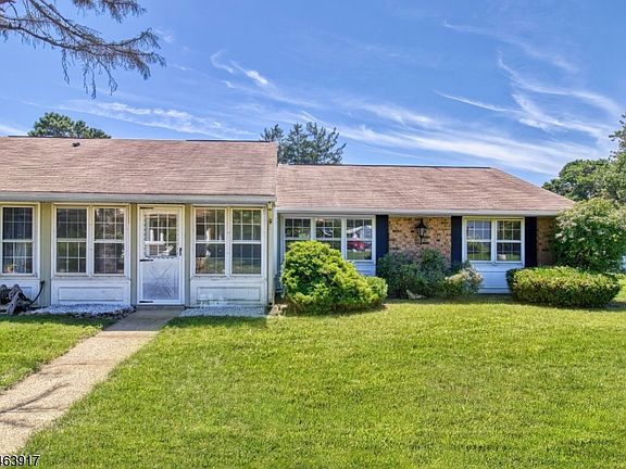 5th image of 27D Cambridge Cir