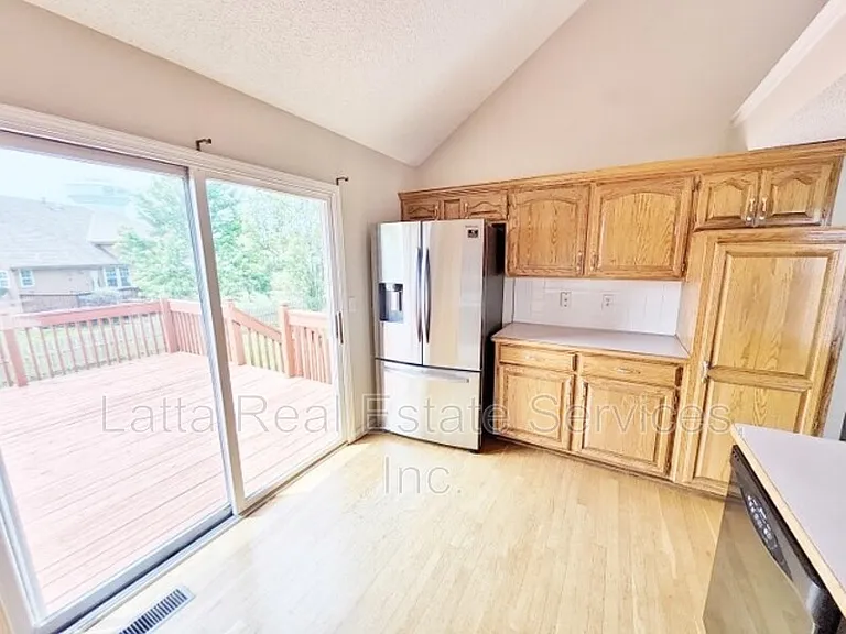 1208 SE Meridian Dr — Photo 7