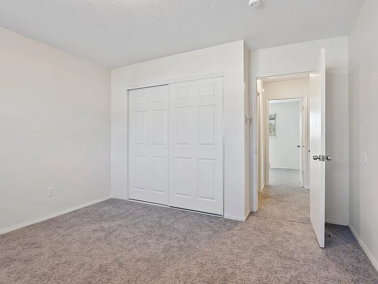 Emerald Grove Apartments — Photo 12