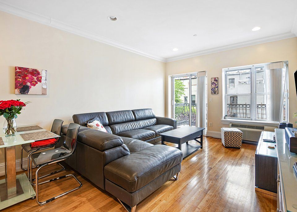 1st image of 261 W 112th St #3D