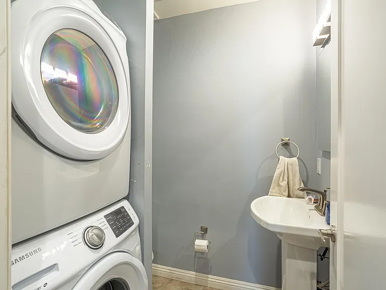 1/2 bath with in-unit washer/dryer