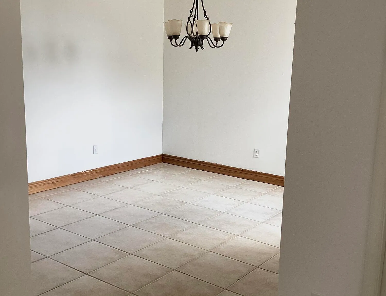 4 bed, 2.5 bath, 2505 sqft, $5,200 — Photo 1