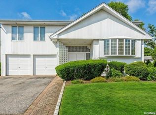 3008 Wynsum Ave, Merrick, NY 11566