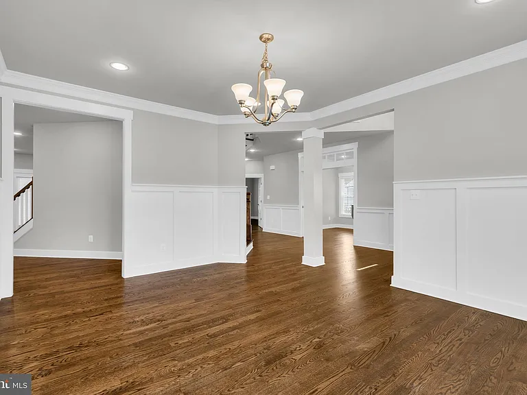 2233 N Underwood St — Photo 9