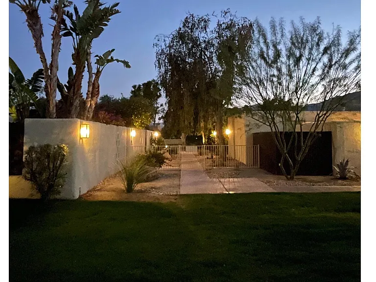 433 N Hermosa Dr — Photo 29