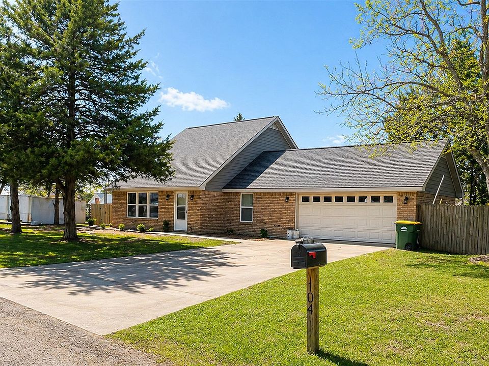 1st image of 104 Cedar Creek Dr