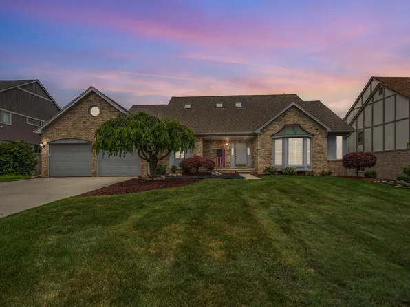 37120 Turnburry Dr, Livonia, MI 48152