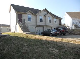8640-8642 NW Waukomis Dr, Kansas City, MO 64154