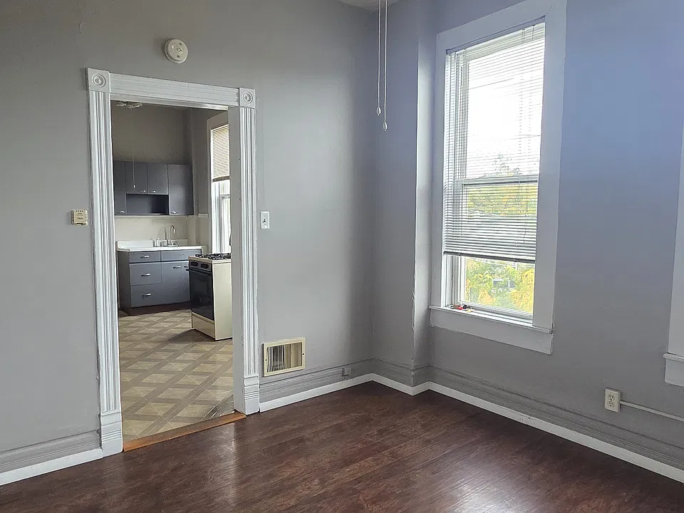 434 W 31st St #3R