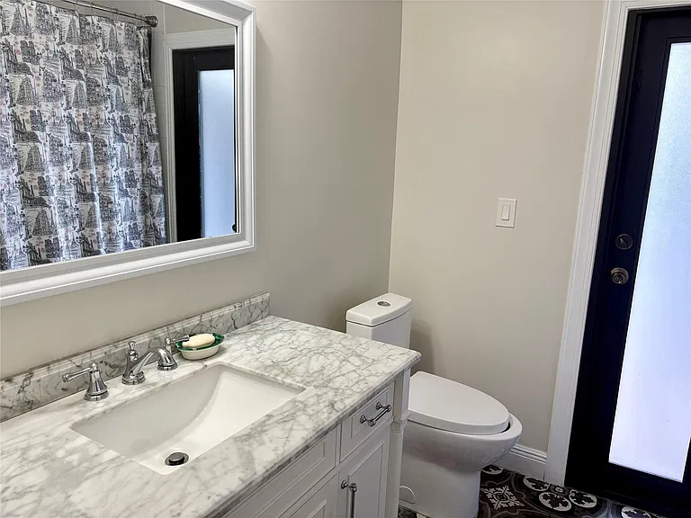 2300 NE 26th Ave — Photo 18