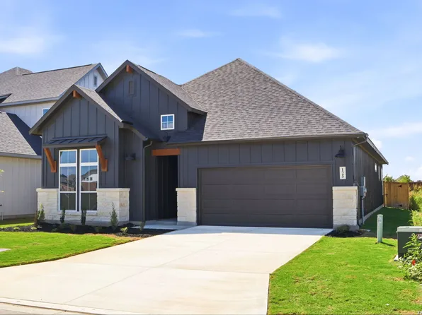 125 Travis Drive, Castroville, TX 78009