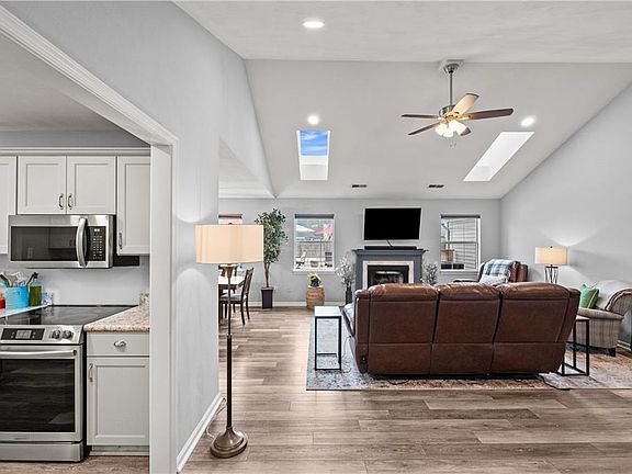 4th image of 2712 Renaissance Way