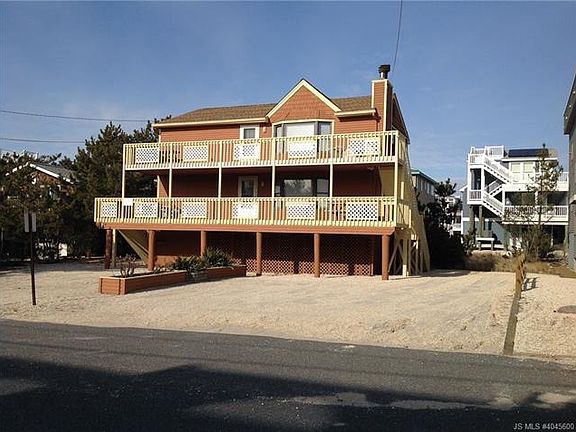 2nd image of 11 E Lee Ave