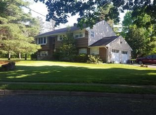 28 Spruce Run Rd, Clinton, NJ 08809