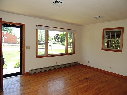 4th image of 6073 Springer Ave