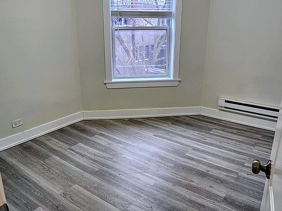 4th image of 3831 N Greenview Ave #3E