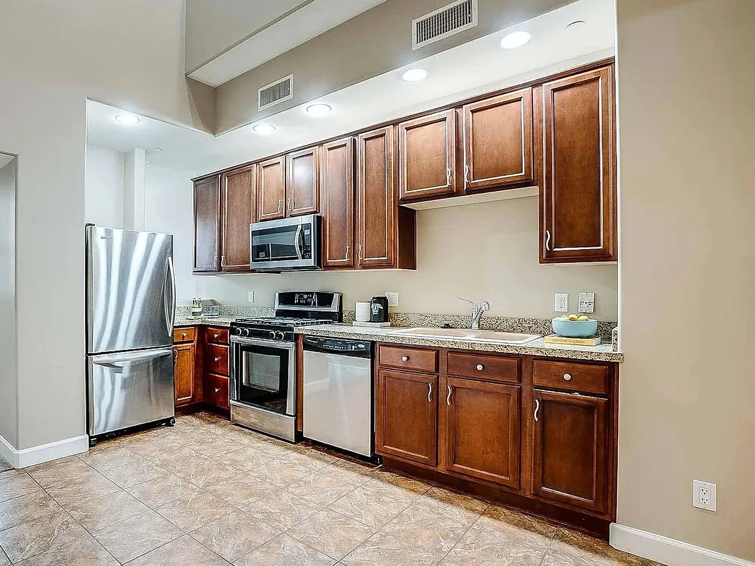 555 W 6th St - near ASU - partially furnished — Photo 3