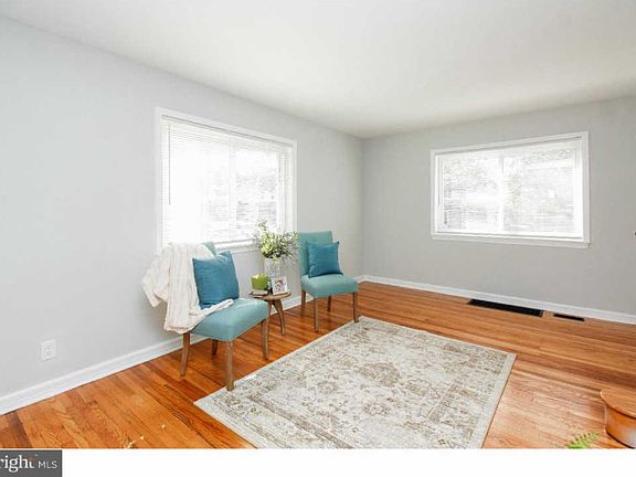 5th image of 1602 Lexington Ave