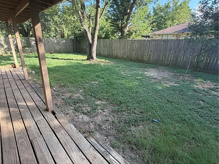 3206 Dallis Dr — Photo 14
