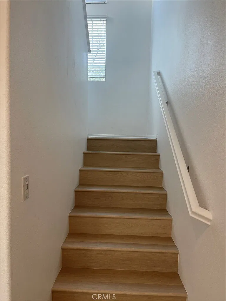 3 bed, 2011 sqft, $3,800 — Photo 3