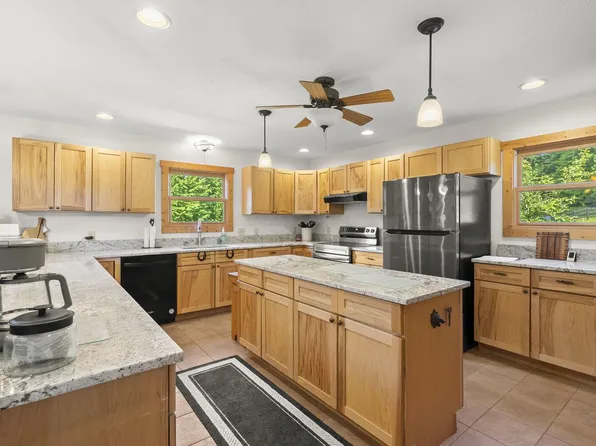 1825 Chickasaw Ln, Sugar Grove, OH 43155