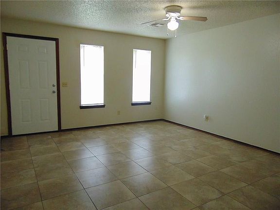 2nd image of 8316 NE 34th Pl