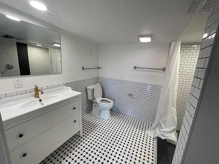 119 W Main St #L — Photo 12